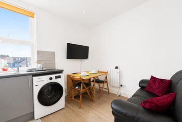 2 bed flat, Crwys Road, Cathays, Cardiff, CF244NF - Image 2